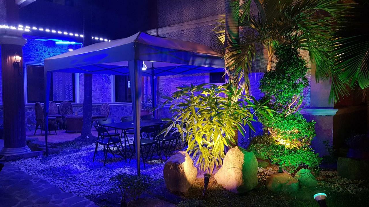 Gardensuite Hotel Anunas Exteriör bild